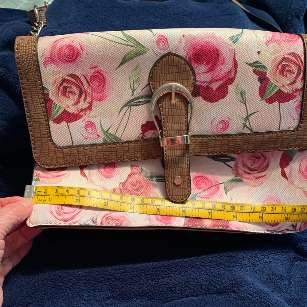 Cute floral shoulder bag/crossbody.